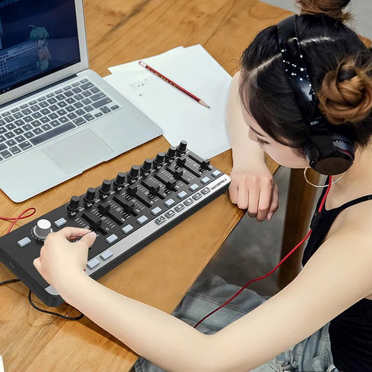 LANRU WORLDE EasyControl.9 Portable Mini USB 9 Slim-Line Control MIDI Controller