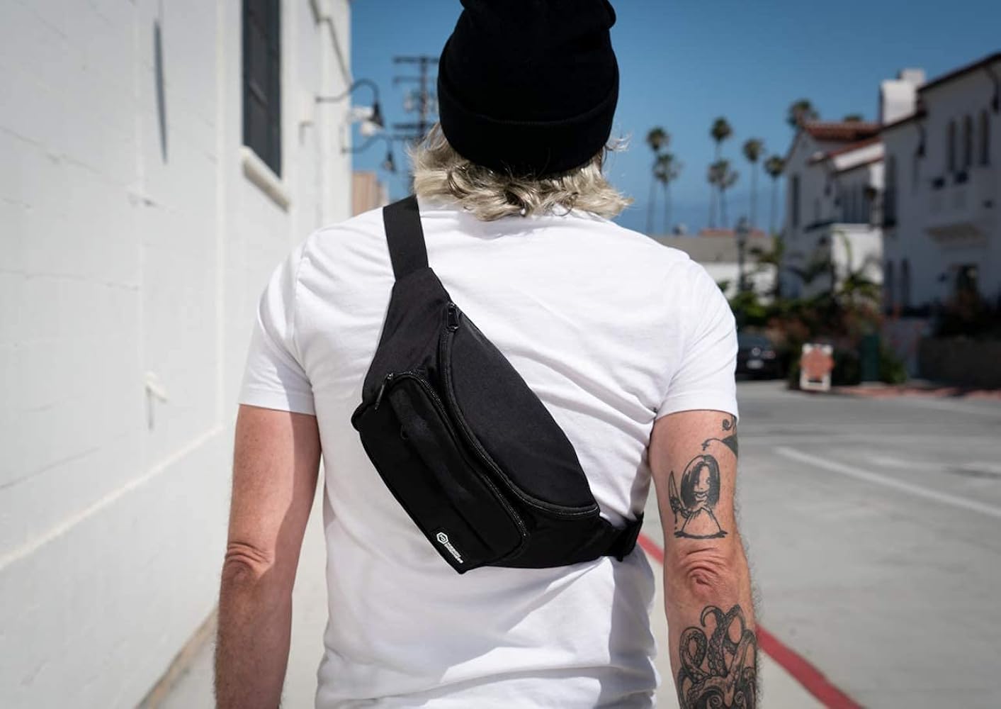 Mission Darkness FreeRoam Faraday Belt Bag // Fanny Pack Travel Sling with RF/EMF Shielding Liner. Signal Blocking Anti-tracking Data Privacy Mobile Device Security. Fits Cell Phones + Accessories